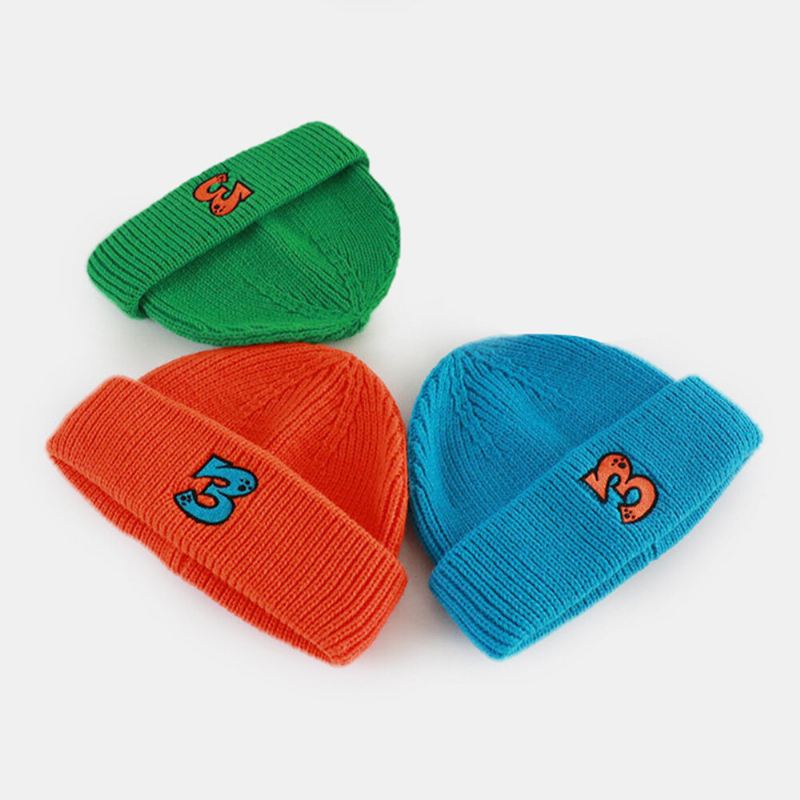 Unisex-akryylineulottu Yksivärinen Sarjakuvanumero Kirjonta Lämpö Brimless Beanie Landlord Cap Skull Cap