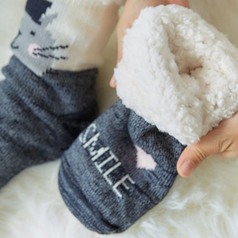 Naiset Lämmin Talvi Ulkoilu Joulu Tyyli Sarjakuva Eläimet Pattern Plus Velvet Thicken Home Sleep Socks Tube Sukat